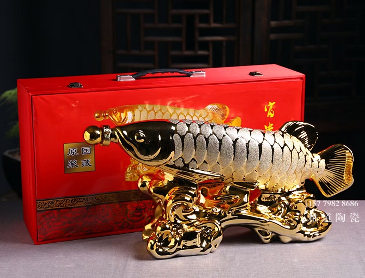 5斤镀金工艺陶瓷酒坛（金龙鱼）