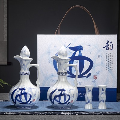 景德镇1斤装青花带杯陶瓷酒瓶礼盒