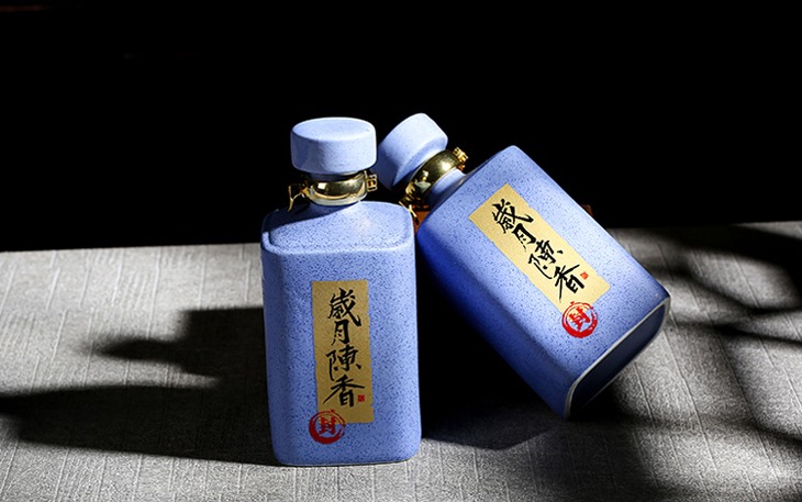 1斤装岁月陈香陶瓷酒瓶（三色可选）