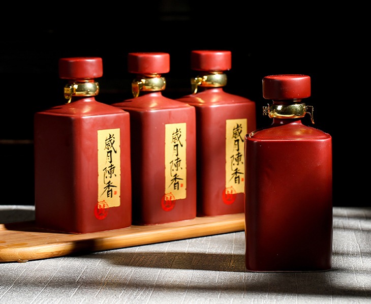 1斤装岁月陈香陶瓷酒瓶（三色可选）
