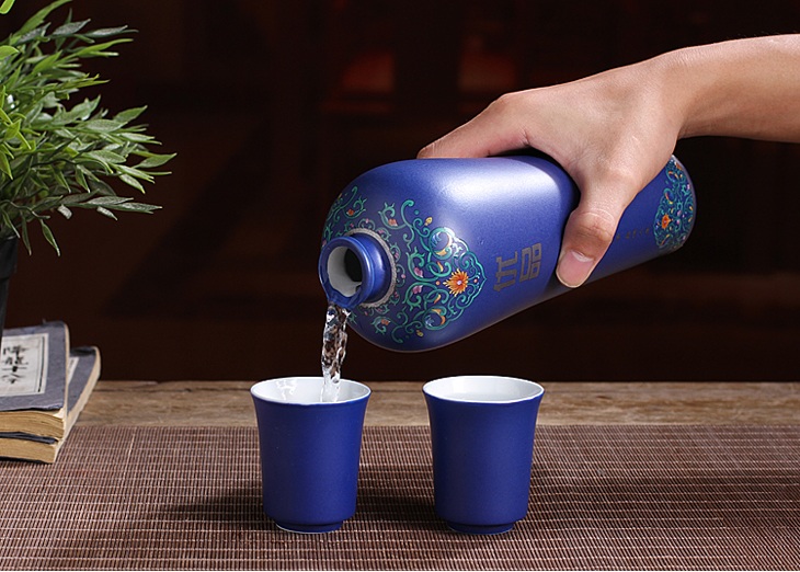 景德镇1斤装带杯创意酒坛礼盒
