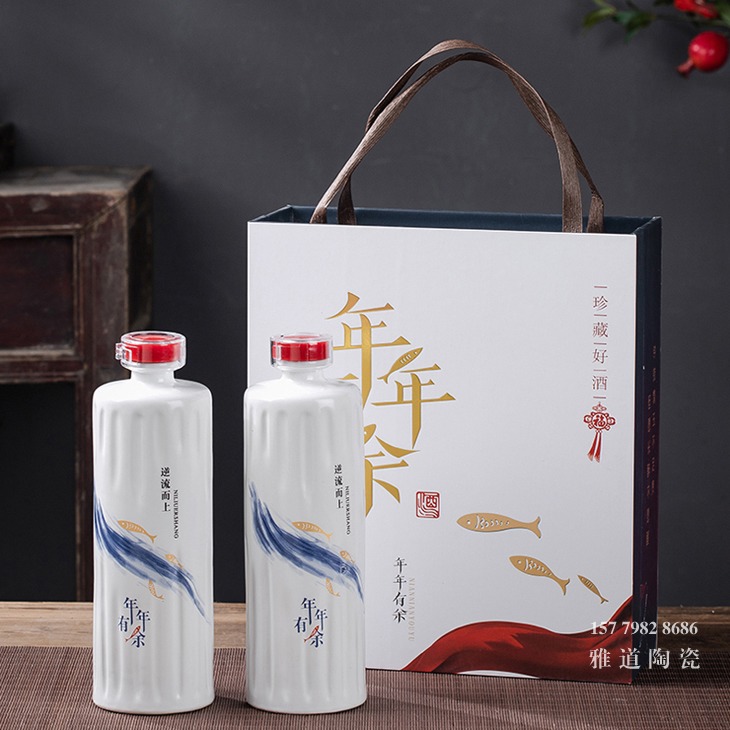 1斤装陶瓷酒坛礼盒（年年有余）