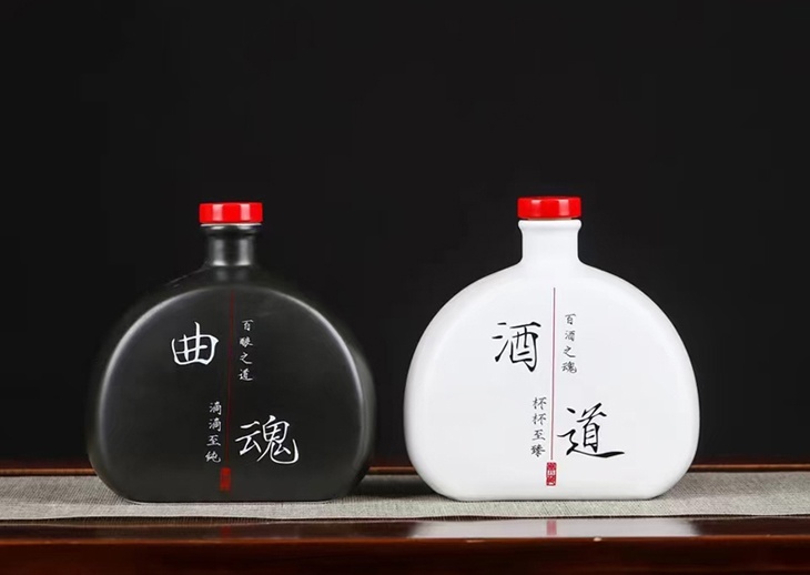 1斤黑白小陶瓷酒坛礼盒（酒道）(图3)