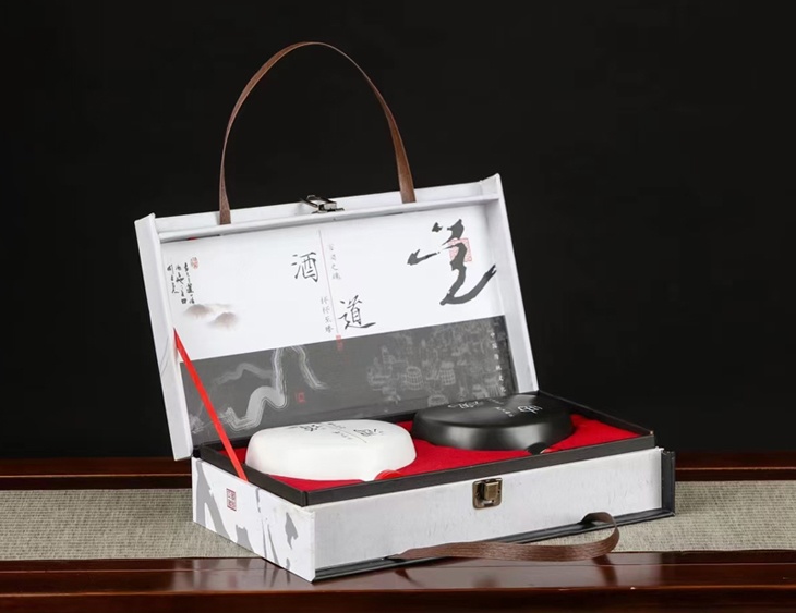 1斤黑白小陶瓷酒坛礼盒（酒道）(图2)