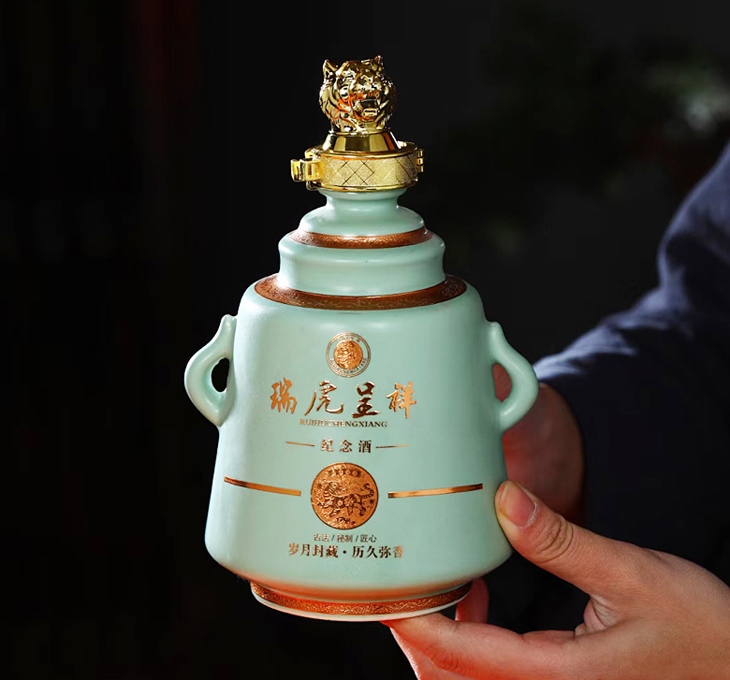 1斤装瑞虎呈祥工艺酒坛（6瓶装）(图3)