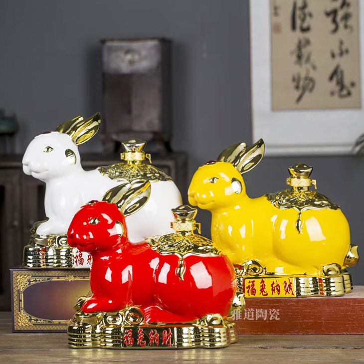 景德镇5斤福兔纳财镀金陶瓷酒坛(图1)