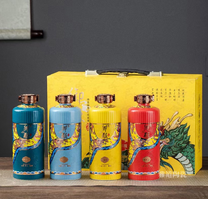 景德镇一斤装御酿陶瓷酒坛礼盒(图1)