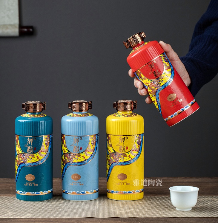 景德镇一斤装御酿陶瓷酒坛礼盒(图2)
