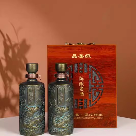 1斤复古风龙纹陶瓷酒瓶批发