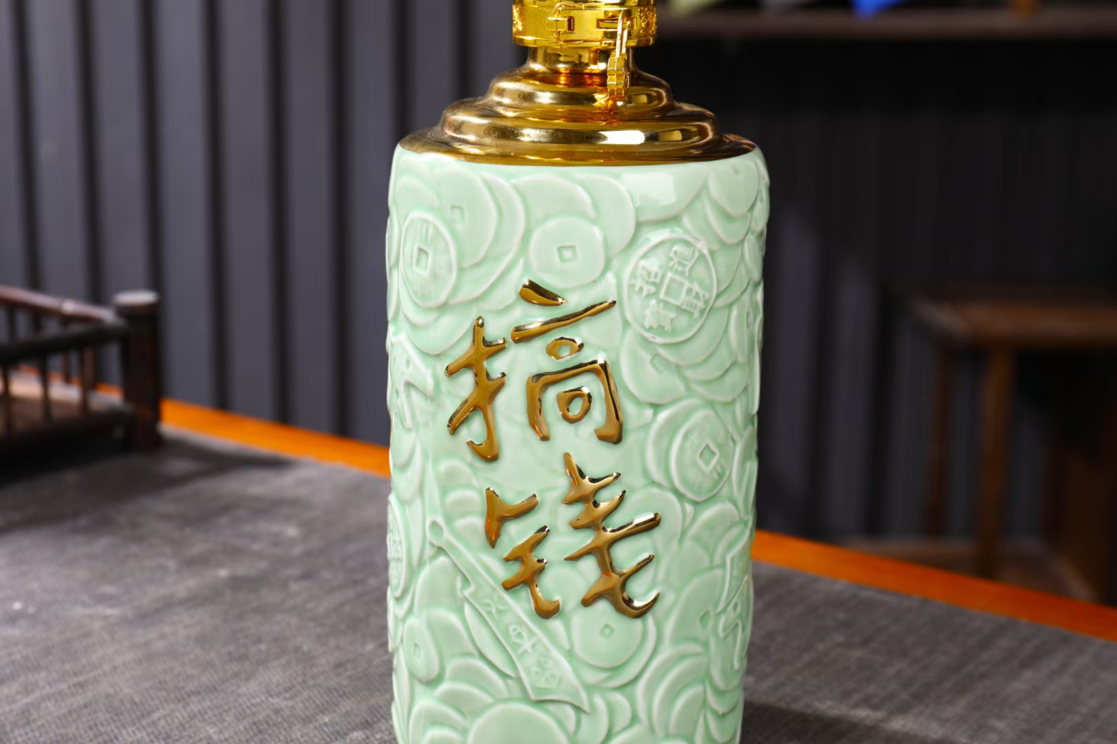 3斤浮雕青釉搞钱 (7).jpg
