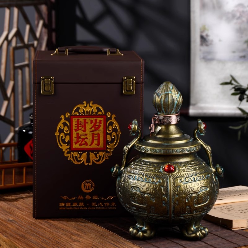 仿青铜器5斤装如意鼎陶瓷酒瓶