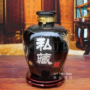 乌金釉雕刻私藏荷花陶瓷酒坛
