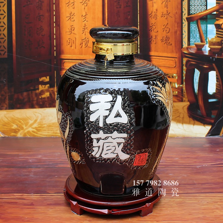 乌金釉雕刻私藏荷花陶瓷酒坛