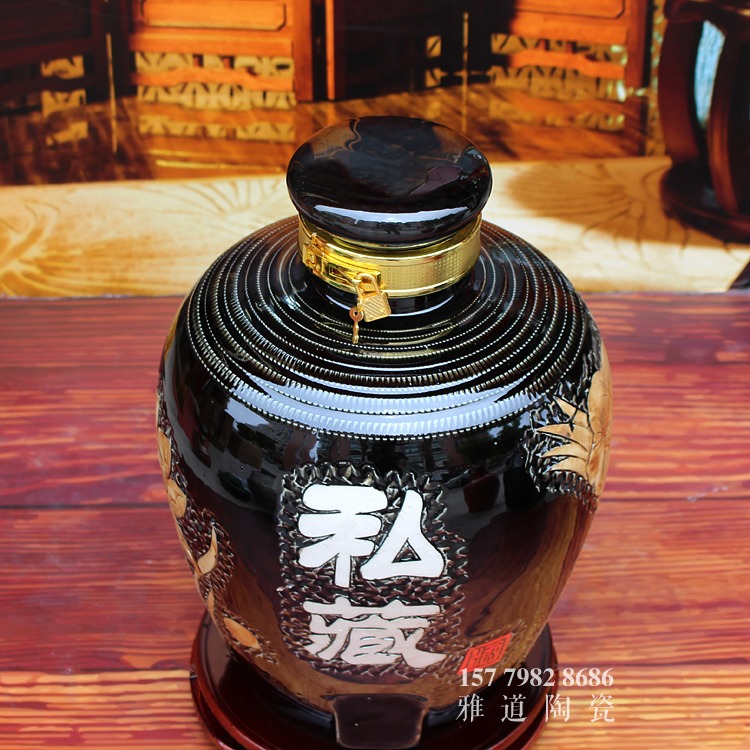 乌金釉雕刻私藏荷花陶瓷酒坛