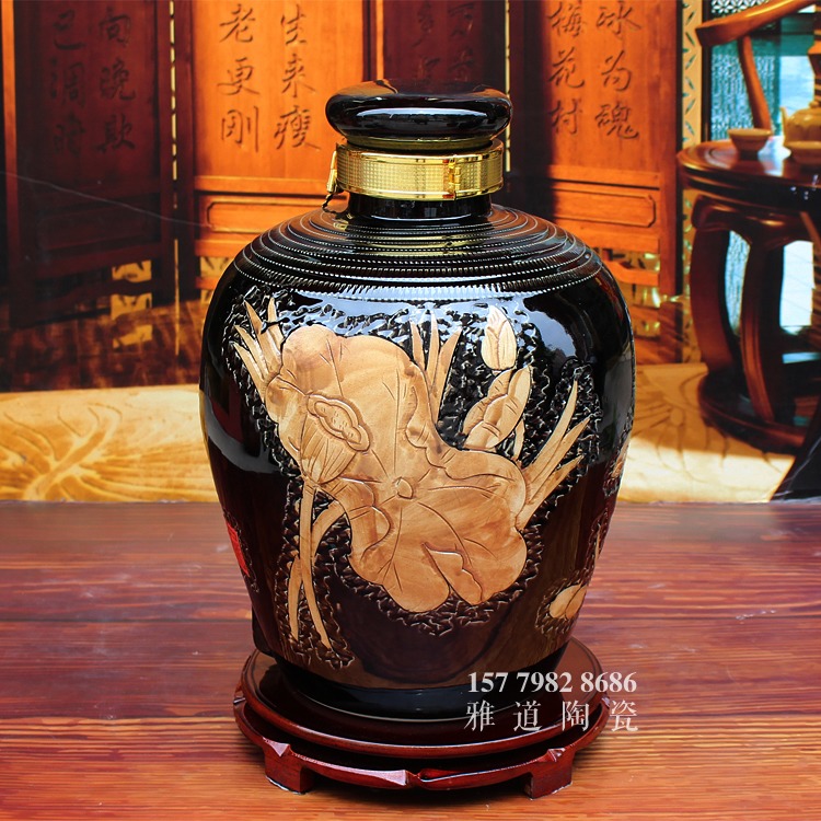 乌金釉雕刻私藏荷花陶瓷酒坛