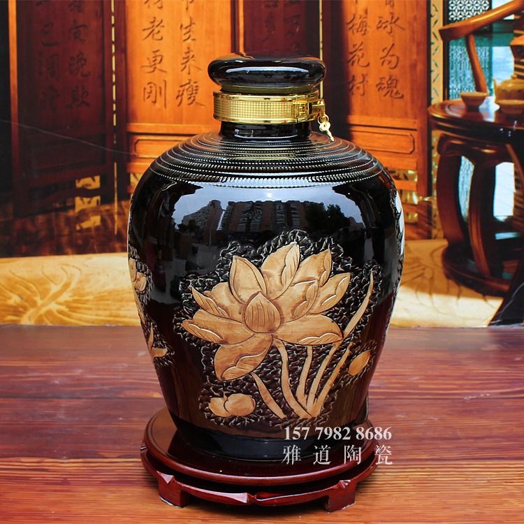 乌金釉雕刻私藏荷花陶瓷酒坛