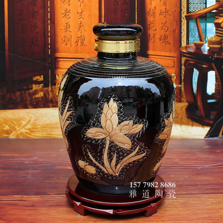 乌金釉雕刻私藏荷花陶瓷酒坛