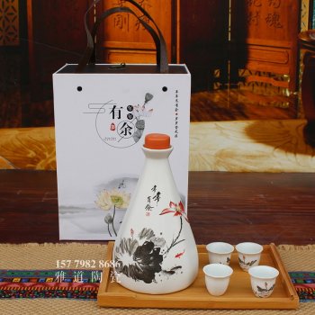 2斤陶瓷酒瓶分酒器带托盘4酒杯