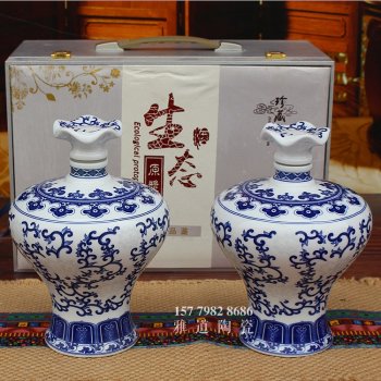 景德镇3斤缠枝连青花陶瓷酒瓶