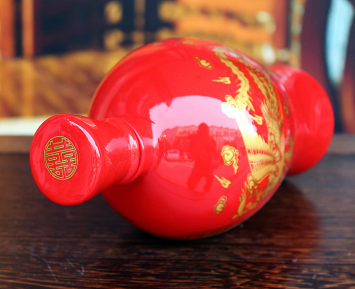 景德镇1斤红色喜字婚庆陶瓷酒瓶