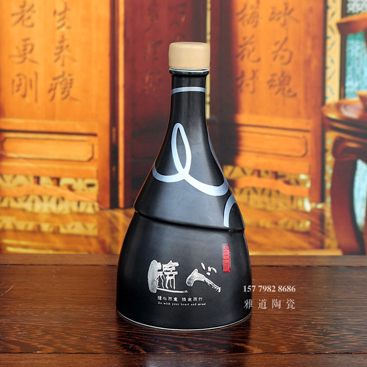 雅道新造型随心带杯一斤酒瓶批发