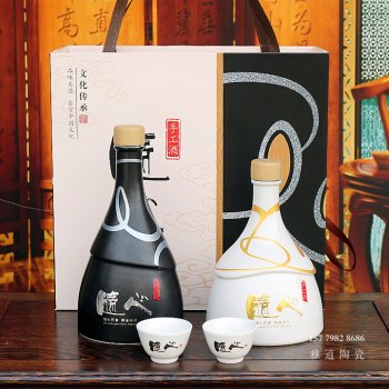 雅道新造型随心带杯一斤酒瓶批发