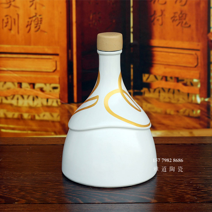 雅道新造型随心带杯一斤酒瓶批发