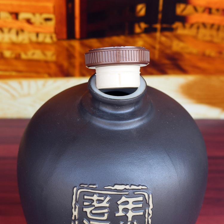 年份老酒5斤装雕刻陶瓷酒坛