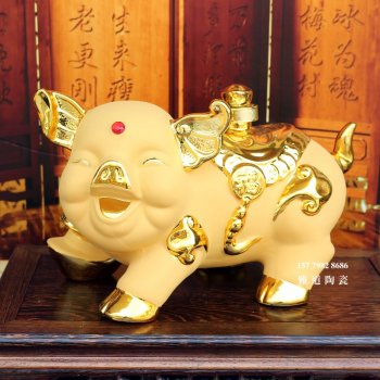 景德镇高档8斤镀金沙绒猪陶瓷酒坛