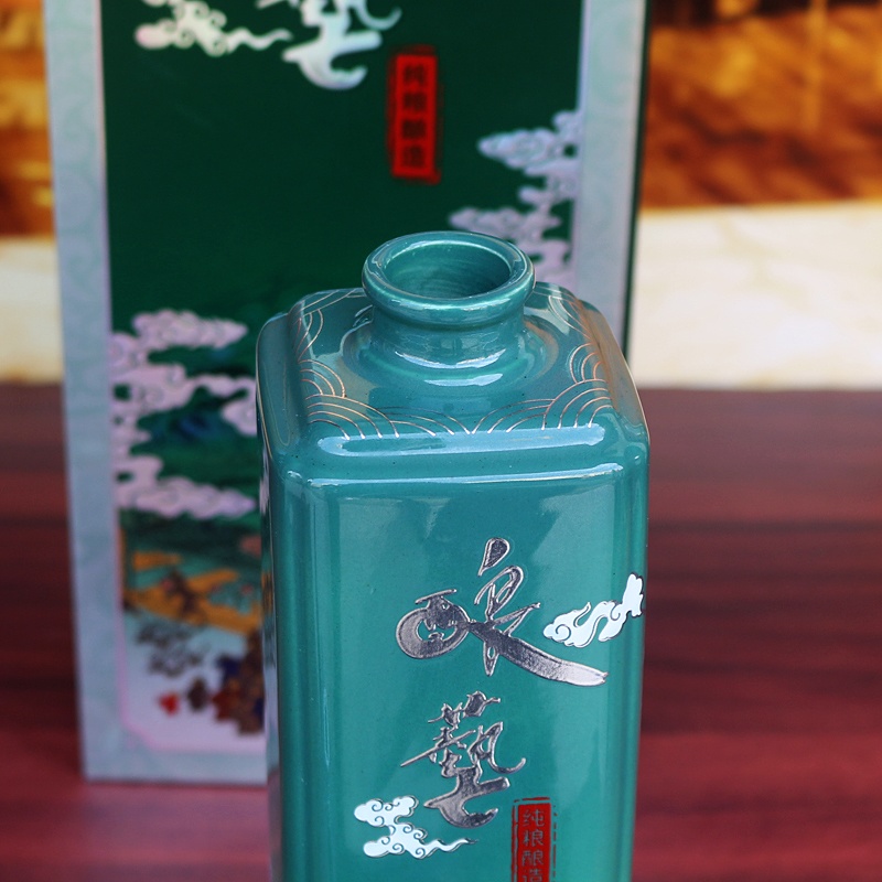 景德镇1.5斤装酿艺陶瓷酒瓶礼盒装