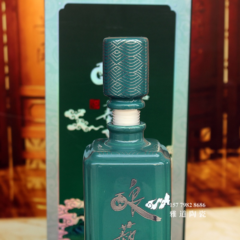 景德镇1.5斤装酿艺陶瓷酒瓶礼盒装