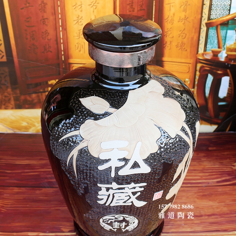 50斤景德镇手工雕刻荷花乌金酒坛