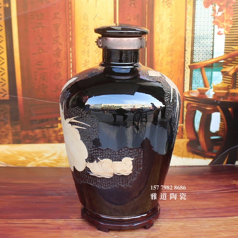 50斤景德镇手工雕刻荷花乌金酒坛