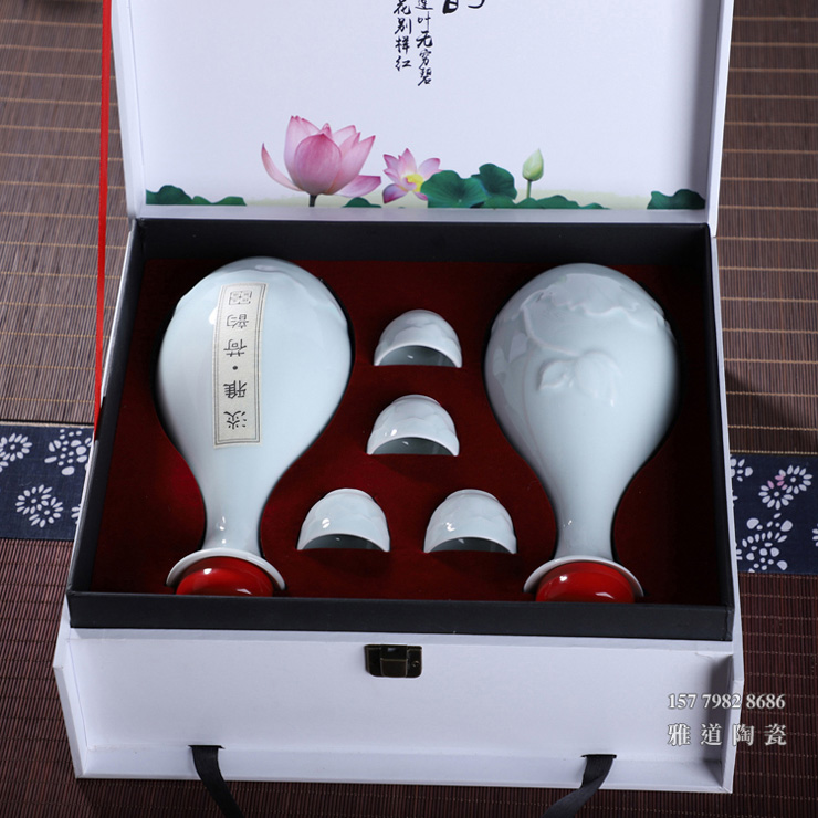 1斤装青釉浮雕荷花陶瓷酒坛礼盒