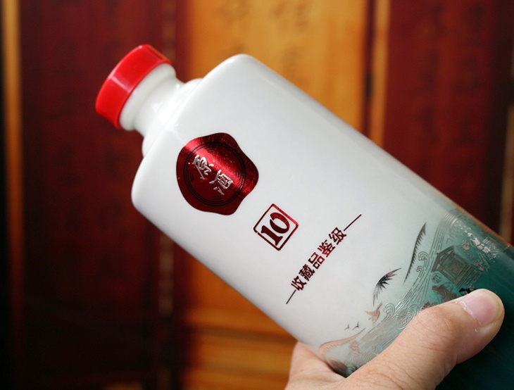 1斤高档皮盒装陶瓷小酒坛