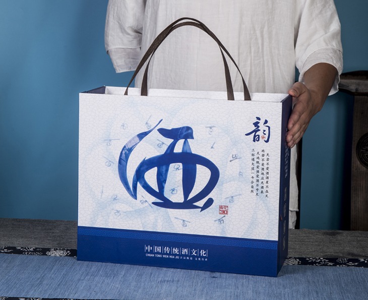 景德镇1斤装青花带杯陶瓷酒瓶礼盒