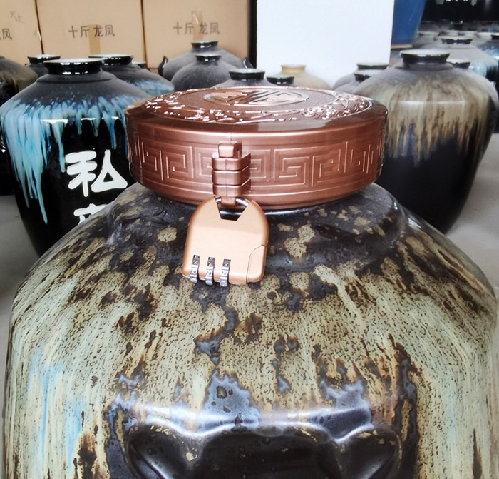 50斤装龙虎陶瓷酒坛（岁月封藏）