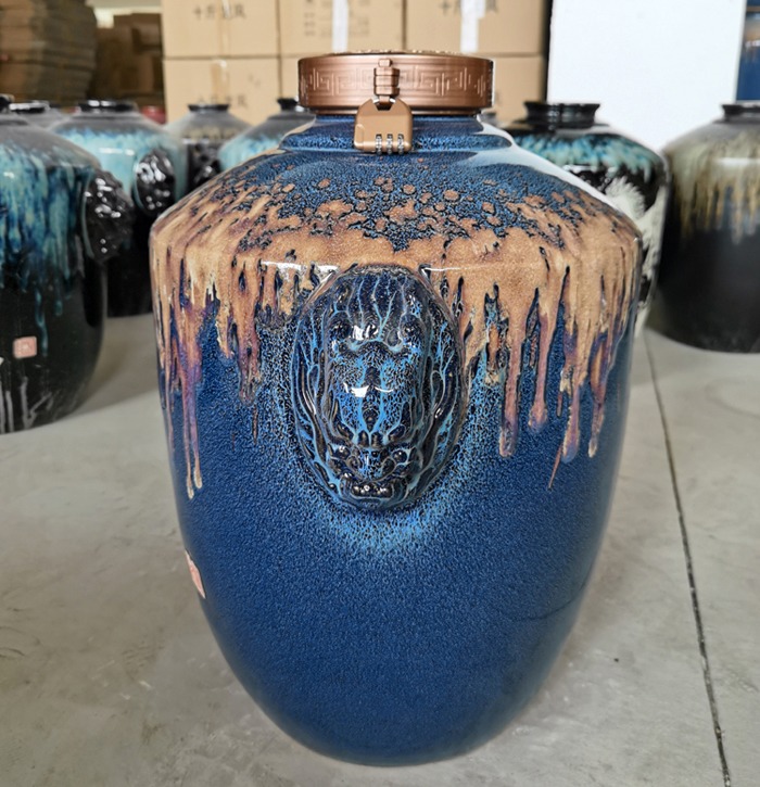 景德镇50斤陶瓷酒坛（蓝花釉龙虎）