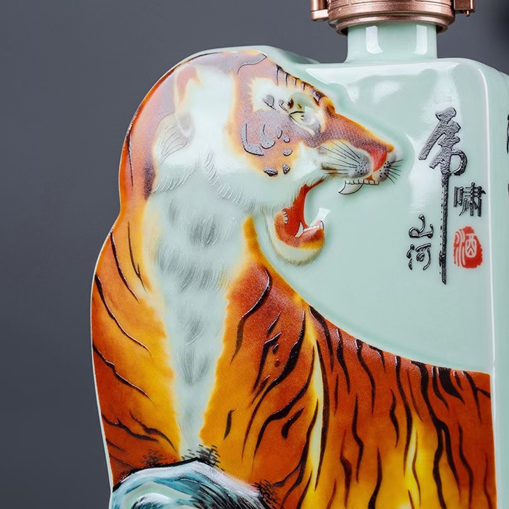 1斤工艺老虎陶瓷酒坛（虎啸山河 ）(图3)