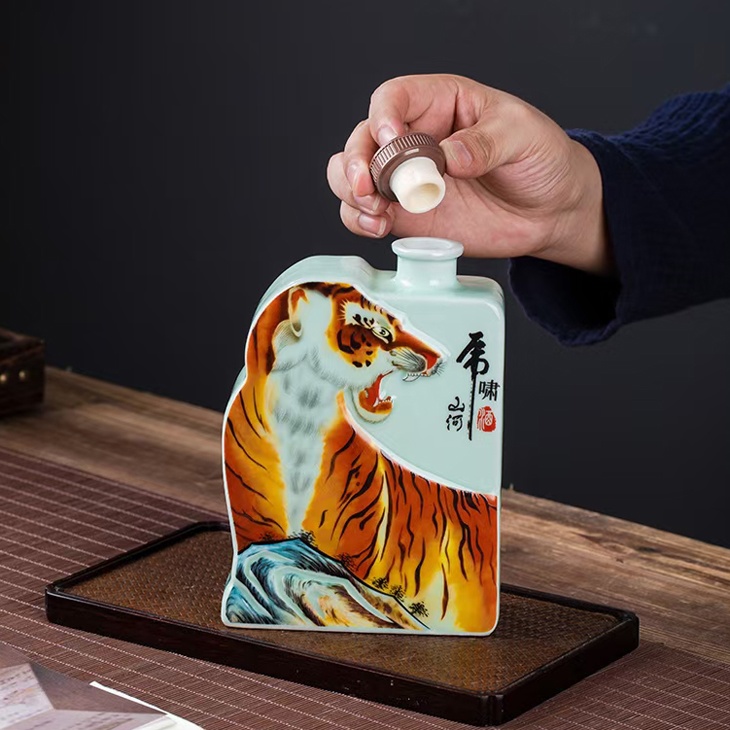 1斤工艺老虎陶瓷酒坛（虎啸山河 ）(图6)