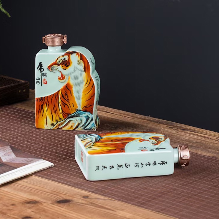 1斤工艺老虎陶瓷酒坛（虎啸山河 ）(图7)